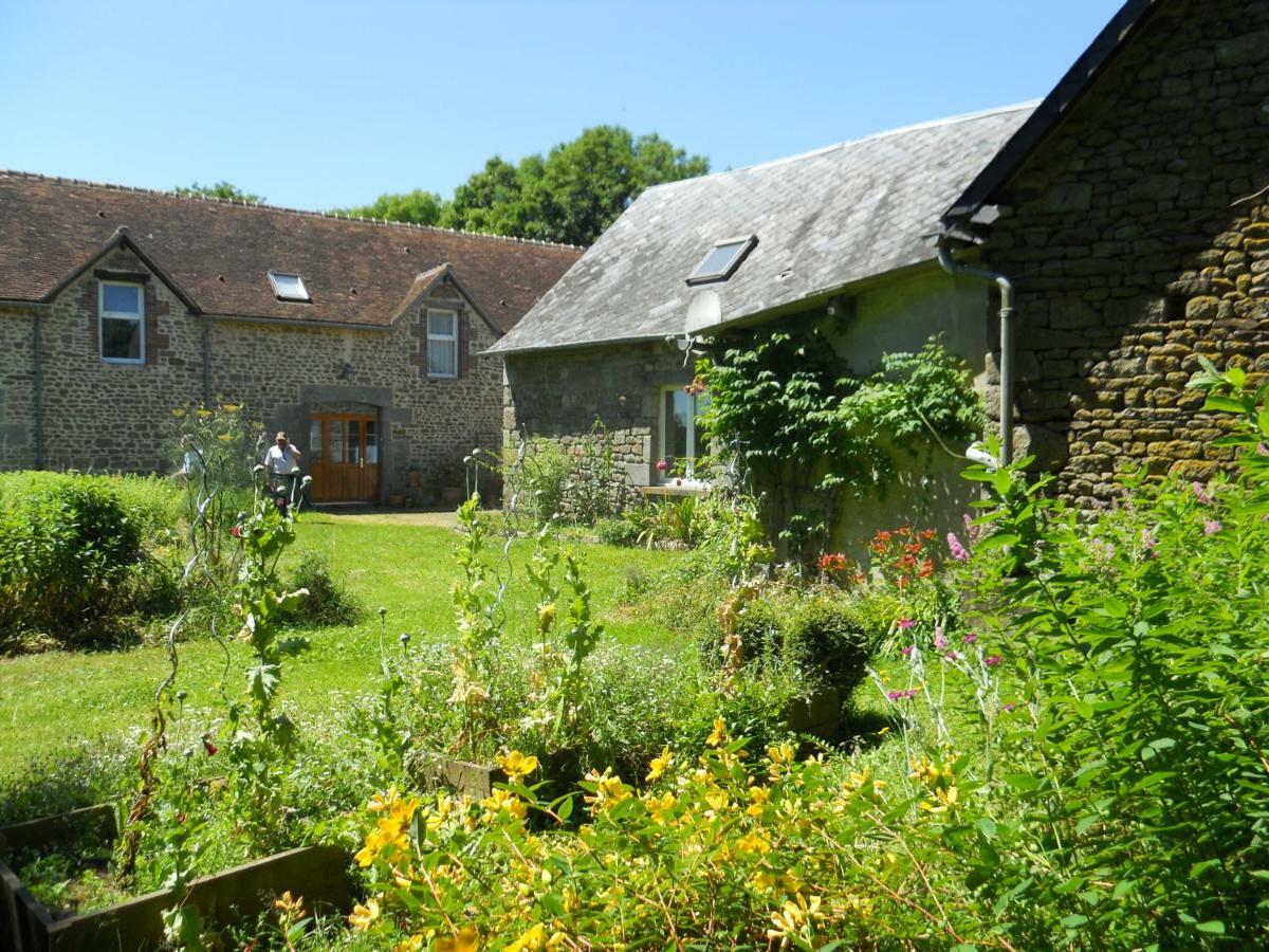 Haras De La Croix D'Argent Bed and Breakfast Saint-Sauveur-de-Carrouges Exteriör bild